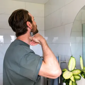 Long Handle Safety Razor for a Smooth Shave Experience